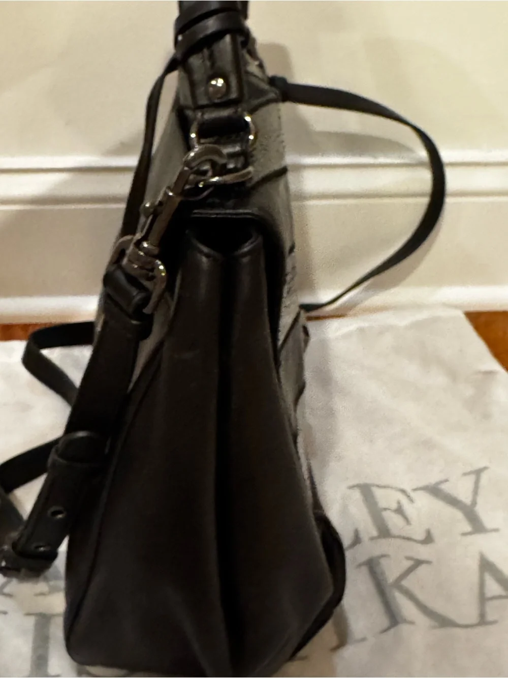 NWT Badgley Mischka Remy Snake Black Leather Convertible Shoulder Crossbody Bag - Picture 3 of 8